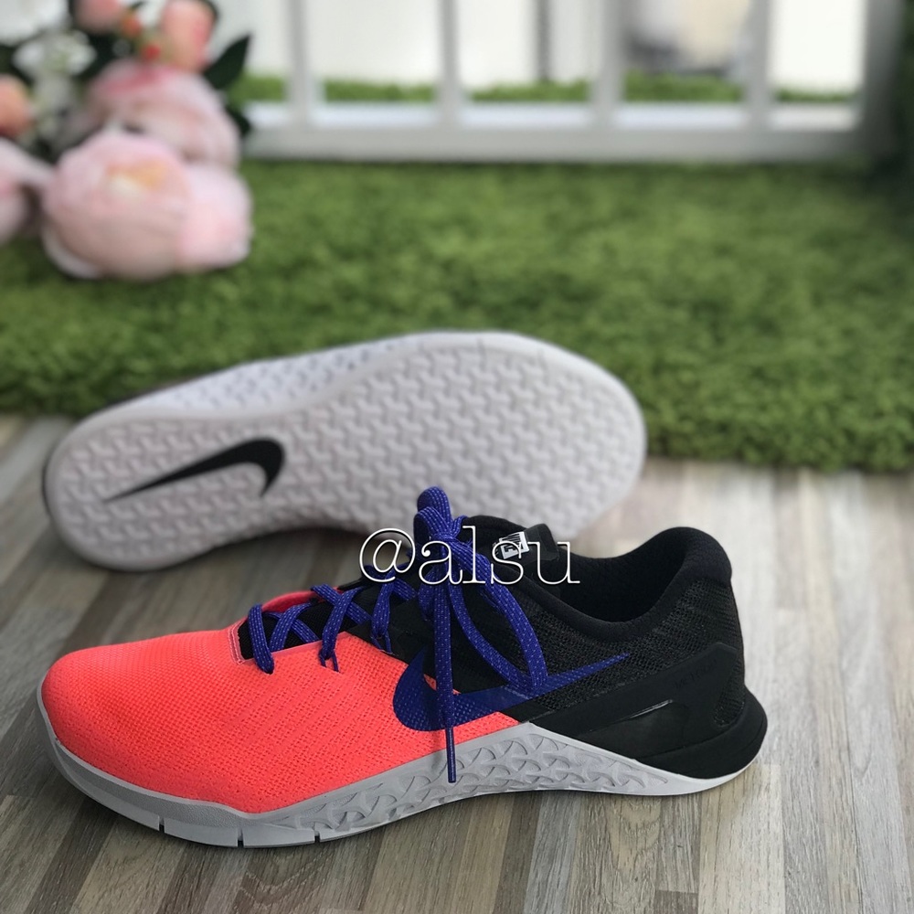 NWT Nike Metcon 3 Lava Glow WMNS - Picture 5 of 7
